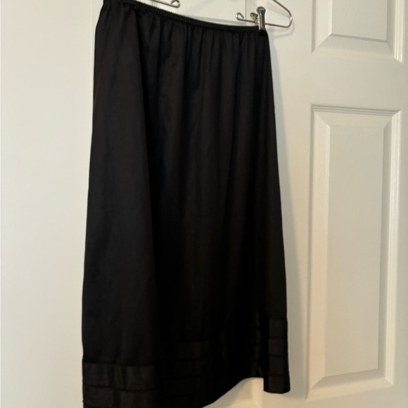 Vintage black slip With tags, snip to desired length. - Picture 3 of 3